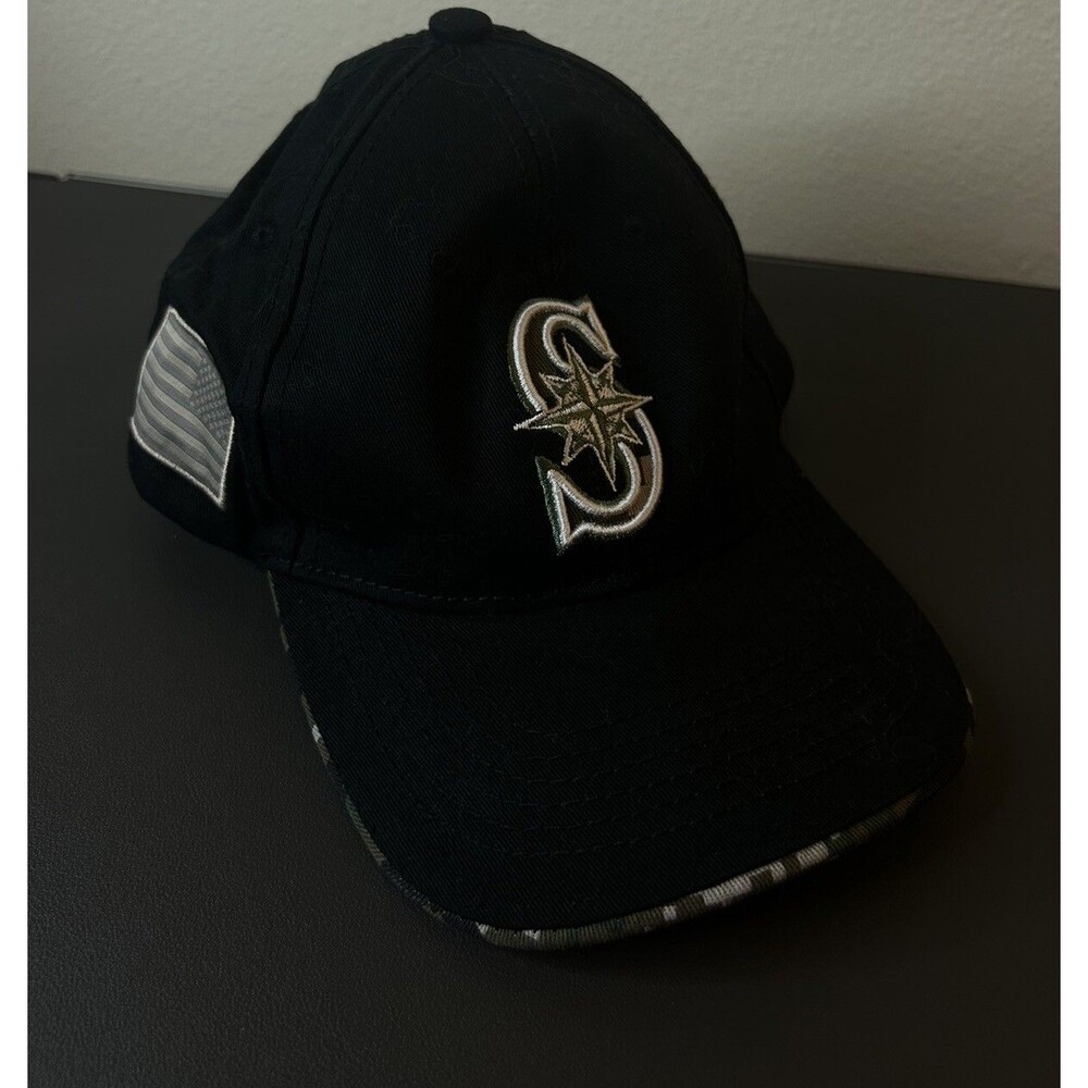 Seattle Mariners Men's Adjustable Black Hat - USA Flag